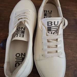 Bueno Womens Leather Sneakers
